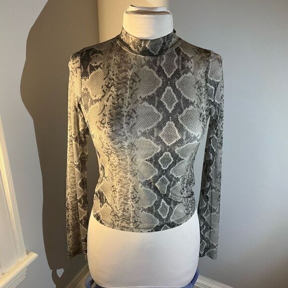 Snakeskin Sheer Mockneck Longsleeve Shell, M. Perfect layering - Picture 15 of 16